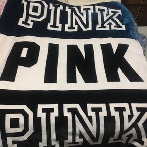 🚫SOLD🚫 Rare VS Pink Black Friday Sherpa